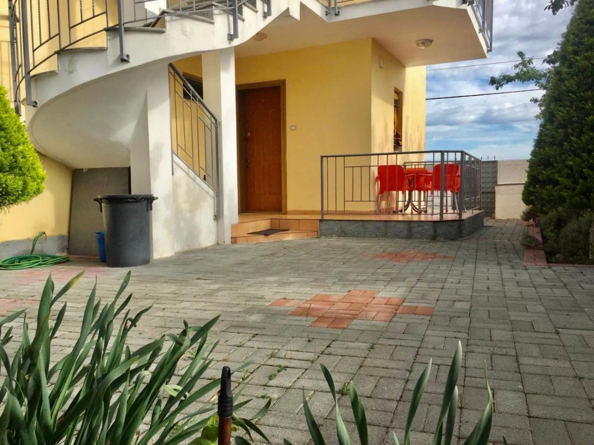Shyqi Apartments เวลิโปเยอ ภายนอก รูปภาพ